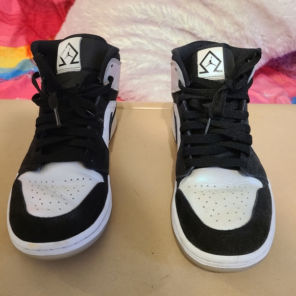 COPY - Air Jordans 1 Mid - Picture 9 of 12